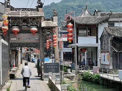 坡南街的水生態(tài)系統(tǒng)恢復與端午節(jié)的綠色傳承 浙江平陽縣坡南歷史文化街區(qū)改